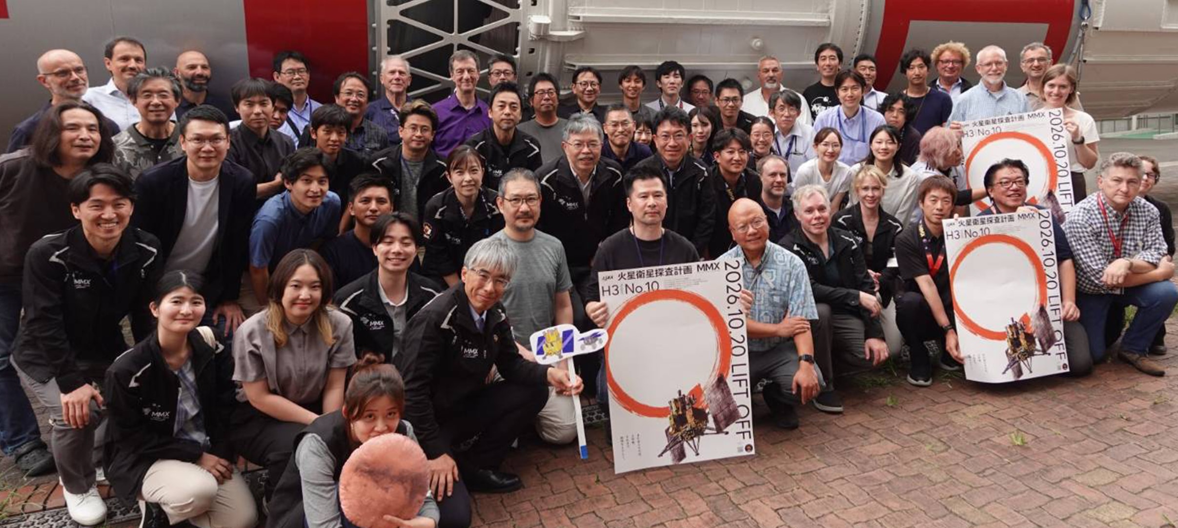 MMX国際チームの集合写真